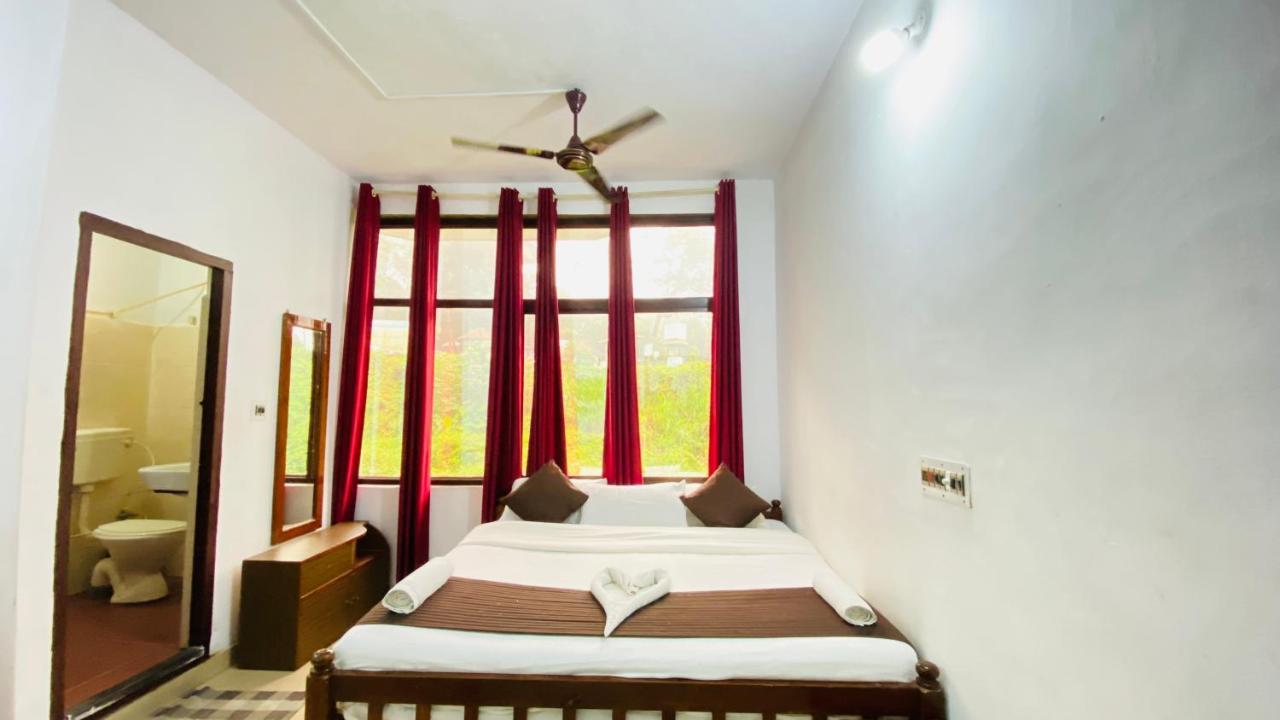 Hotel Caveri Inn Мадикери Экстерьер фото