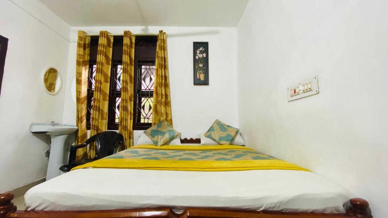 Hotel Caveri Inn Мадикери Экстерьер фото
