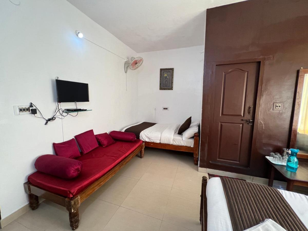 Hotel Caveri Inn Мадикери Экстерьер фото