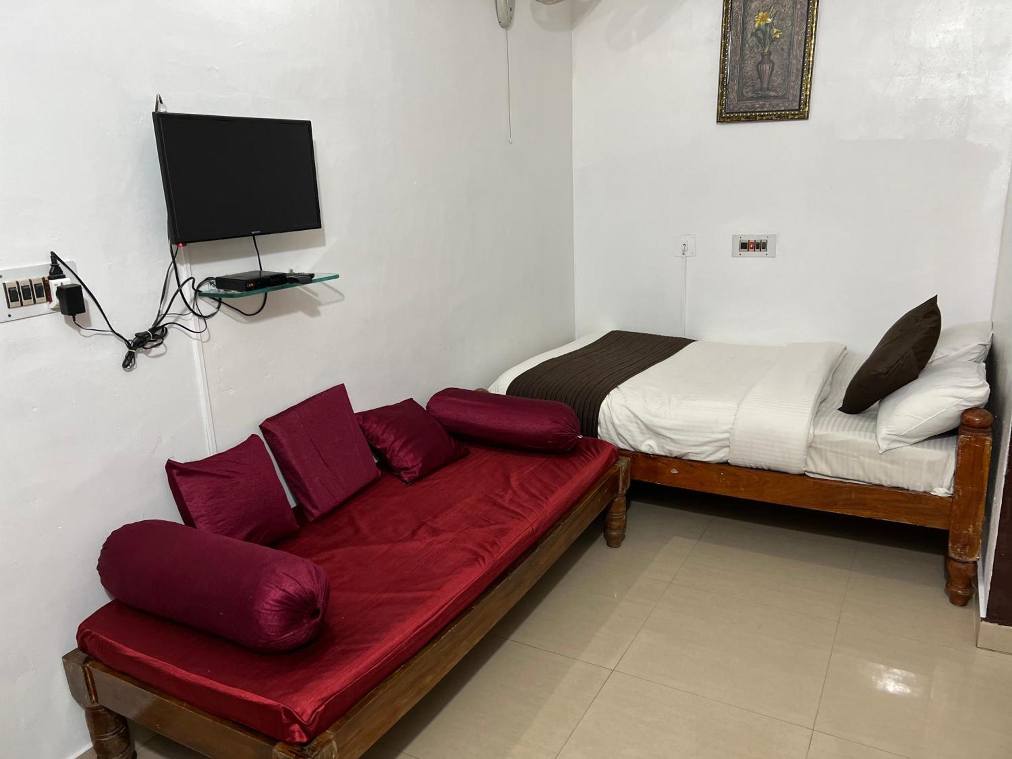 Hotel Caveri Inn Мадикери Экстерьер фото