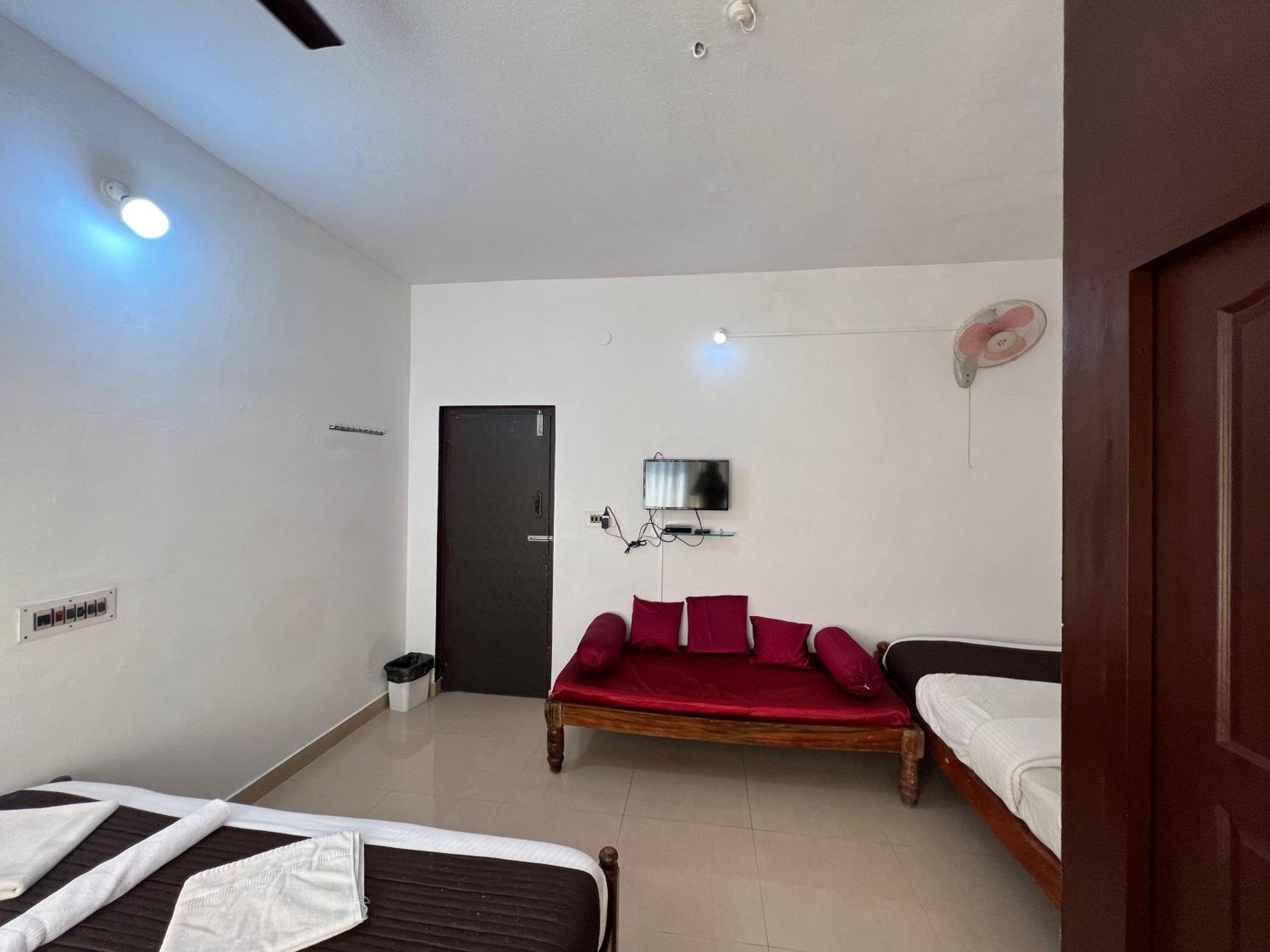 Hotel Caveri Inn Мадикери Экстерьер фото