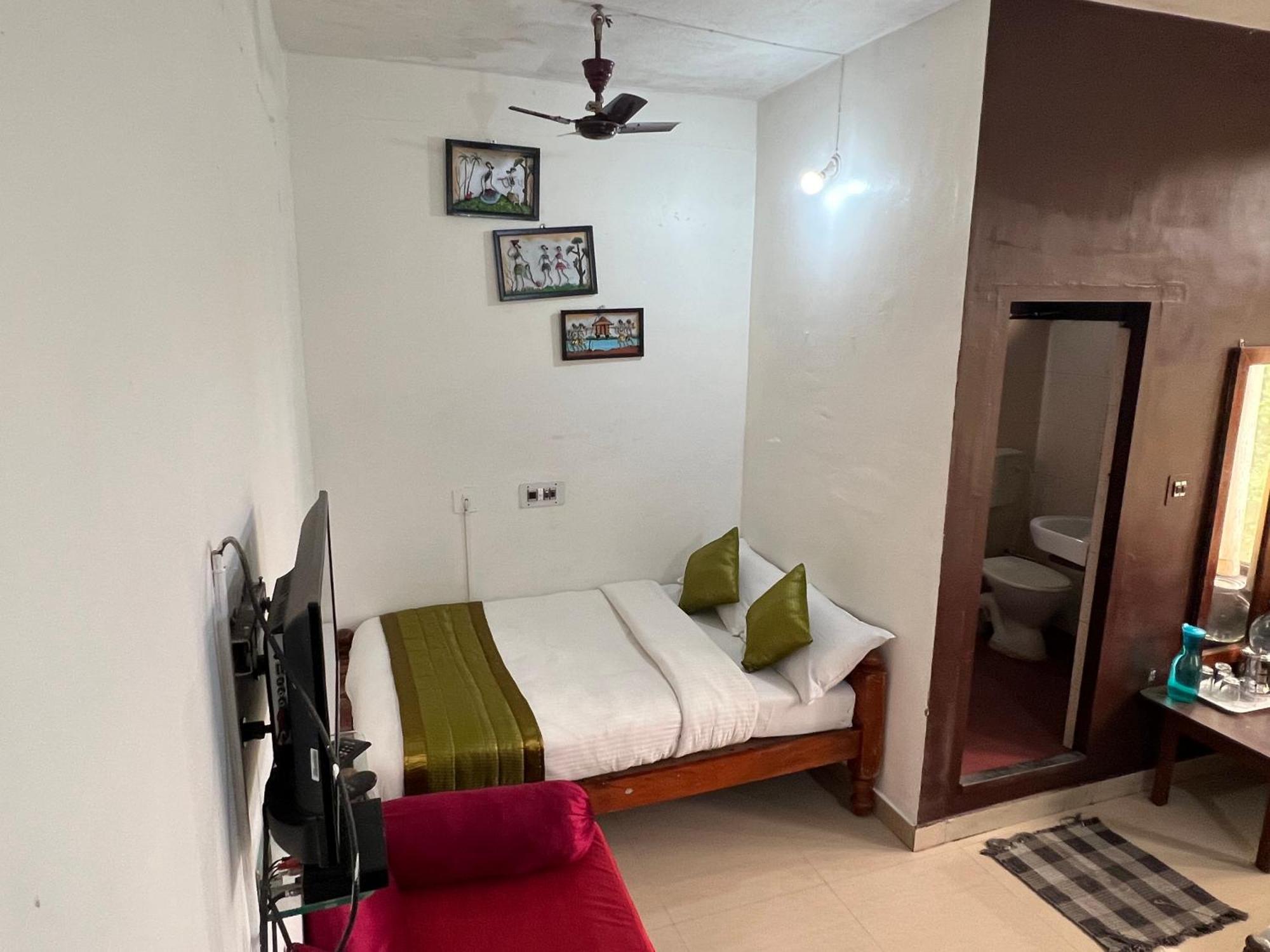 Hotel Caveri Inn Мадикери Экстерьер фото